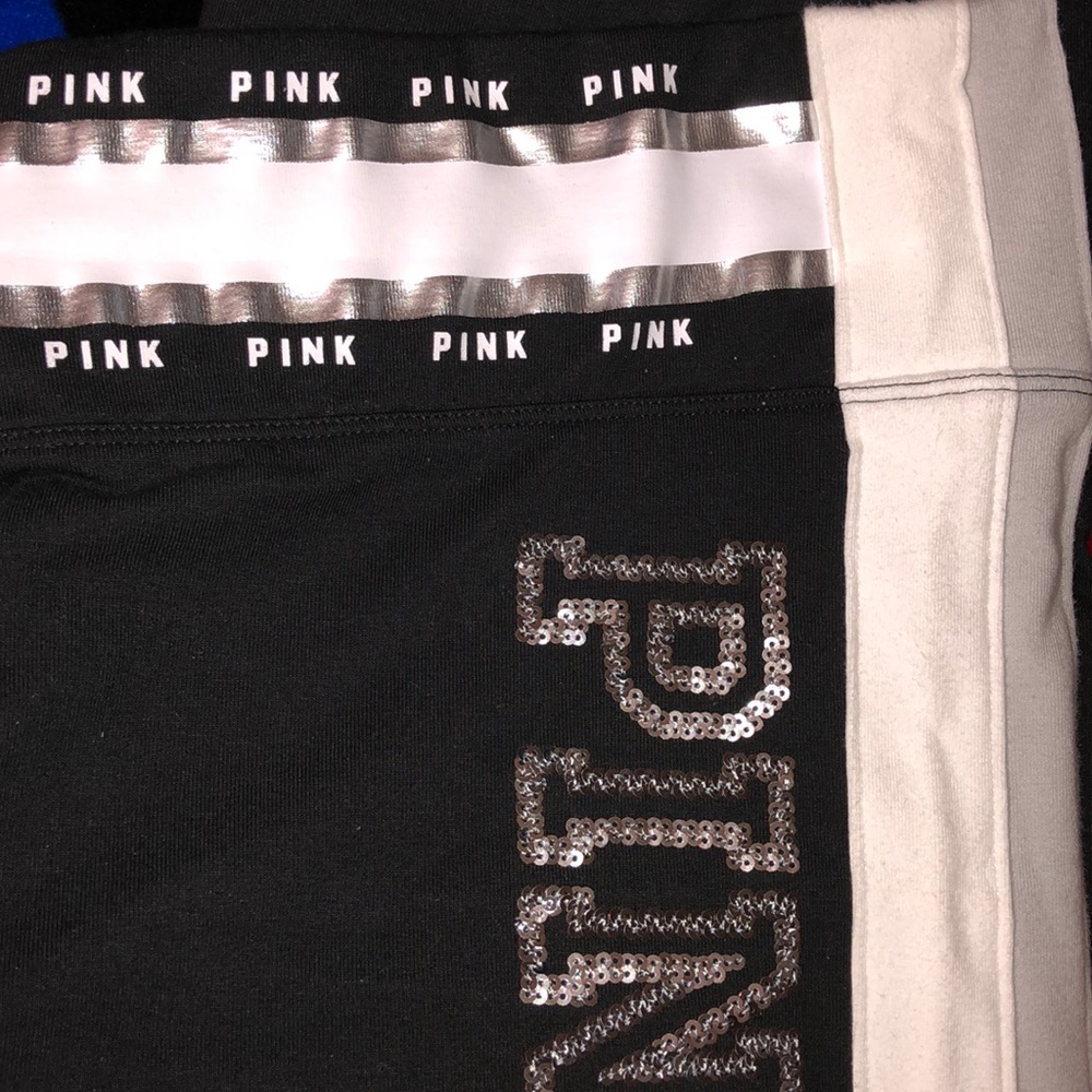 Yoga pants 🧘🏽♀️ - Picture 2 of 5